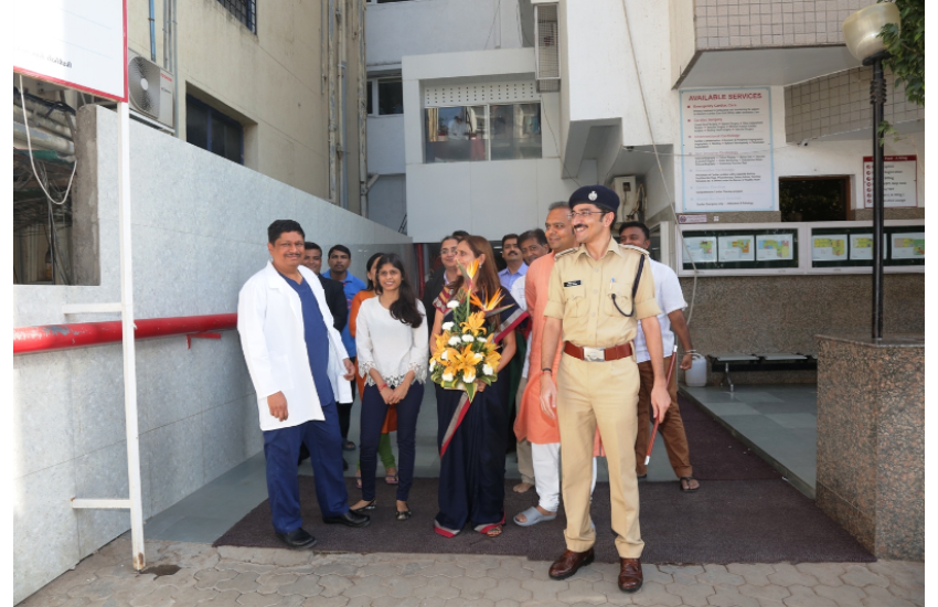 The Chief Minister of Gujarat, Shri Vijaybhai Rupani and his wife, Smt Anjaliben Rupani at Bankers H